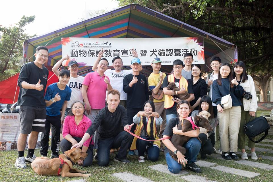 龍山里送養會活動照片